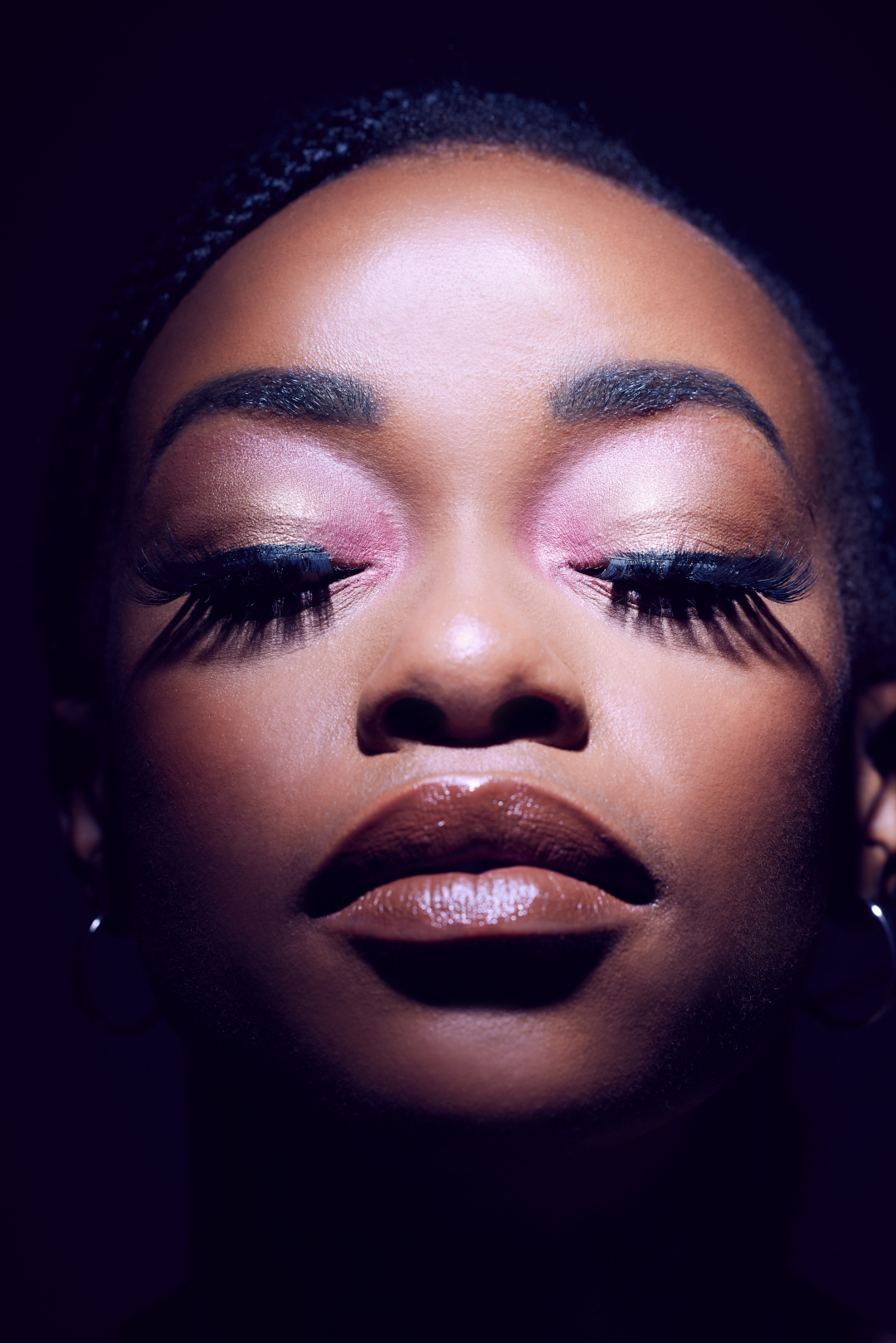 lashes posing 2026 03 25 07 35 37 utc
